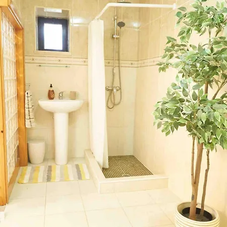 Spacious 4 Bedroom - Peaceful Rural Escape Casa de Férias