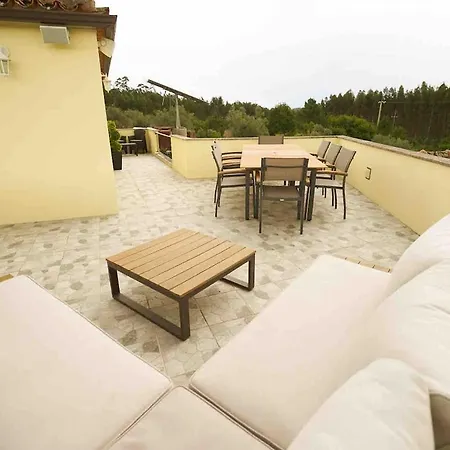 Spacious 4 Bedroom - Peaceful Rural Escape *