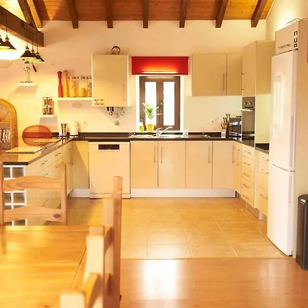 Spacious 4 Bedroom - Peaceful Rural Escape *